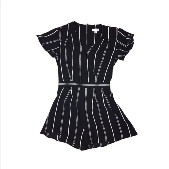 Xhilaration V-Neck Wrap Striped Shorts Romper NWOT - Picture 1 of 6